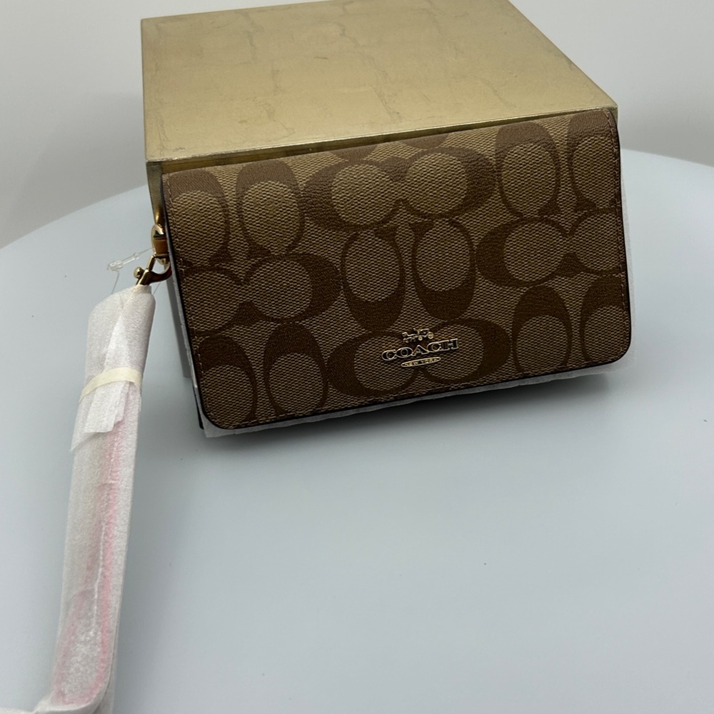 Coach NEW wallet/wristlet